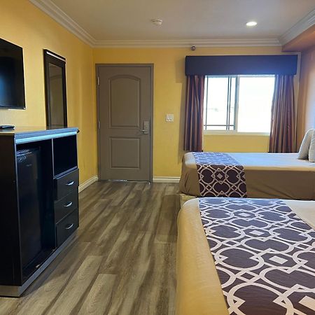 Industry Inn & Suites Ла-Пуэнте Экстерьер фото
